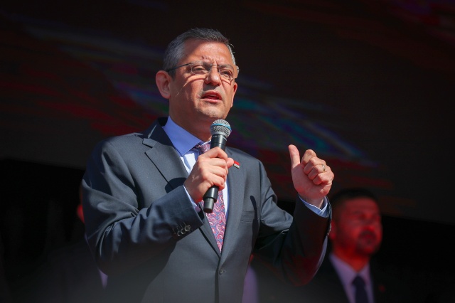 Cumhuriyet Halk Partisi Genel Başkanı Özgür Özel, İzmir Foça'da 9