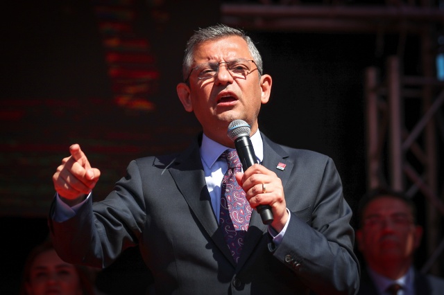 Cumhuriyet Halk Partisi Genel Başkanı Özgür Özel, İzmir Foça'da 12