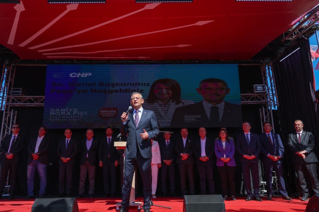 Cumhuriyet Halk Partisi Genel Başkanı Özgür Özel, İzmir Foça'da 14