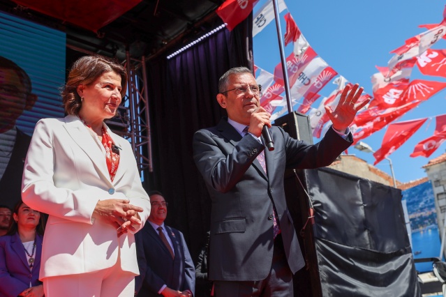 Cumhuriyet Halk Partisi Genel Başkanı Özgür Özel, İzmir Foça'da 16