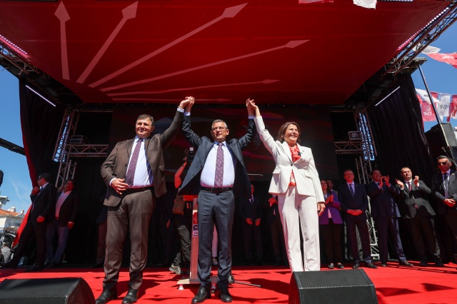 Cumhuriyet Halk Partisi Genel Başkanı Özgür Özel, İzmir Foça'da 17