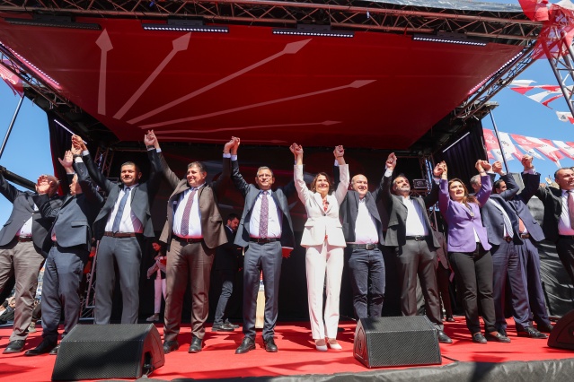 Cumhuriyet Halk Partisi Genel Başkanı Özgür Özel, İzmir Foça'da 20