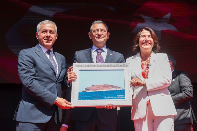 Cumhuriyet Halk Partisi Genel Başkanı Özgür Özel, İzmir Foça'da 21