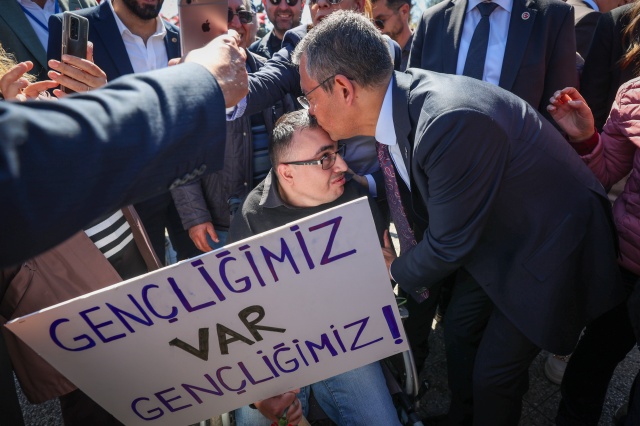 Cumhuriyet Halk Partisi Genel Başkanı Özgür Özel, İzmir Foça'da 22