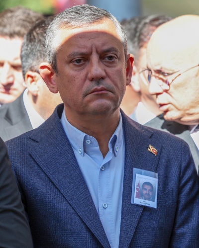 CHP GENEL BAŞKANI ÖZGÜR ÖZEL, ŞEHİT CENAZESİNE KATILDI 2