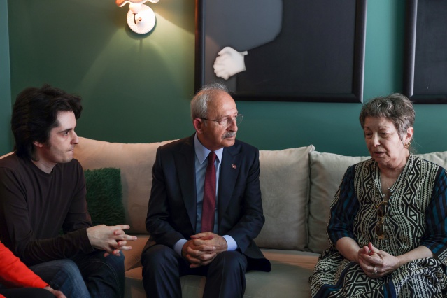 CHP GENEL BAŞKANI KEMAL KILIÇDAROĞLU, ÖZKAN UĞUR’UN AİLESİNİ ZİYARET ETTİ 4