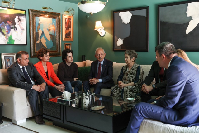 CHP GENEL BAŞKANI KEMAL KILIÇDAROĞLU, ÖZKAN UĞUR’UN AİLESİNİ ZİYARET ETTİ 3