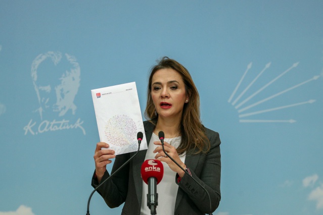 CHP, COVİD-19 MÜCADELESİNDE YAŞAMINI YİTİREN SAĞLIK EMEKÇİLERİNİ UNUTMADI 1