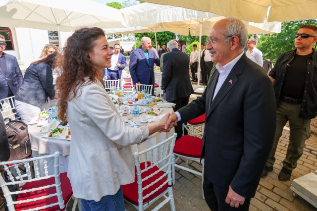 KEMAL KILIÇDAROĞLU, GEZİ DAVASI TUTUKLULARININ AİLELERİ İLE BİR ARAYA GELDİ 3