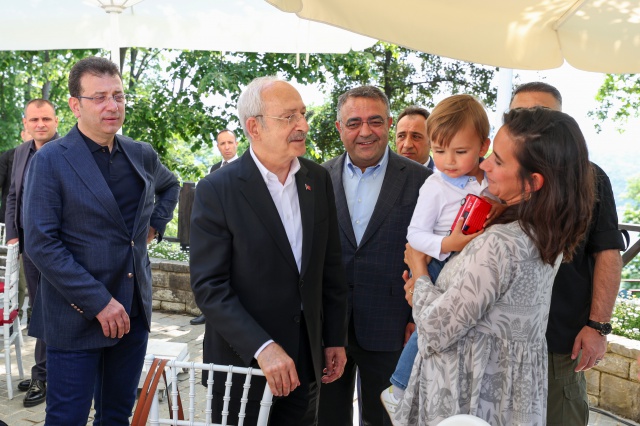 KEMAL KILIÇDAROĞLU, GEZİ DAVASI TUTUKLULARININ AİLELERİ İLE BİR ARAYA GELDİ 7