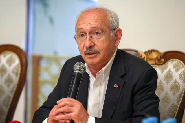 KEMAL KILIÇDAROĞLU, GEZİ DAVASI TUTUKLULARININ AİLELERİ İLE BİR ARAYA GELDİ 6