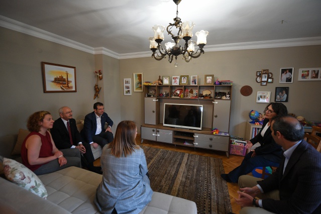 CHP GENEL BAŞKANI KEMAL KILIÇDAROĞLU, TAYFUN KAHRAMAN’IN AİLESİNİ ZİYARET ETTİ 5