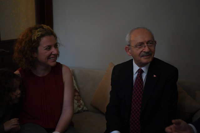 CHP GENEL BAŞKANI KEMAL KILIÇDAROĞLU, TAYFUN KAHRAMAN’IN AİLESİNİ ZİYARET ETTİ 3