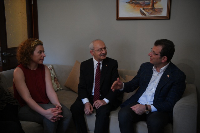 CHP GENEL BAŞKANI KEMAL KILIÇDAROĞLU, TAYFUN KAHRAMAN’IN AİLESİNİ ZİYARET ETTİ 4