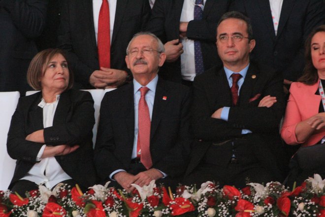 CHP KURULTAYINDAN KARELER 159