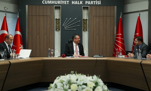 CHP GENEL BAŞKANI ÖZGÜR ÖZEL, AVRUPA ALEVİ BİRLİKLERİ KONFEDERASYONU İLE BİR ARAYA GELDİ 2