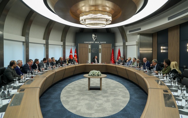 CHP GENEL BAŞKANI ÖZGÜR ÖZEL, AVRUPA ALEVİ BİRLİKLERİ KONFEDERASYONU İLE BİR ARAYA GELDİ 4