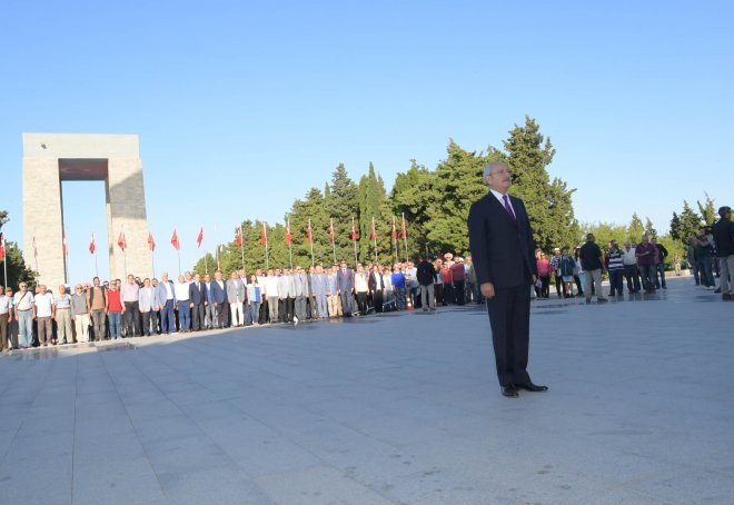 Kılıçdaroğlu Çanakkale Şehitlerini Ziyaret Etti 1