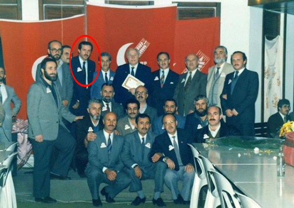 Fotoğraftaki çok ünlü siyasetçiyi tanıdınız mı? 14