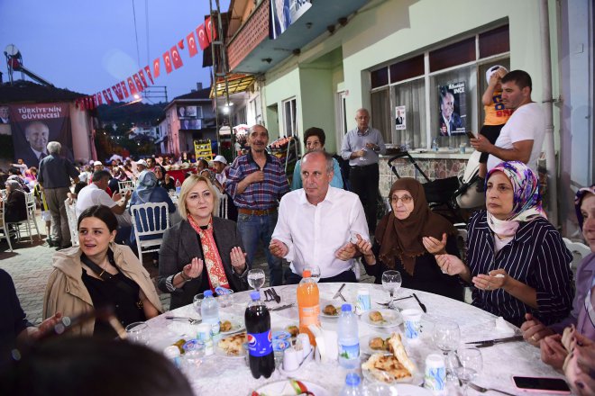 CHP'nin Cumhurbaşkanı Adayı Muharrem İnce, iftar yemeğinde 18