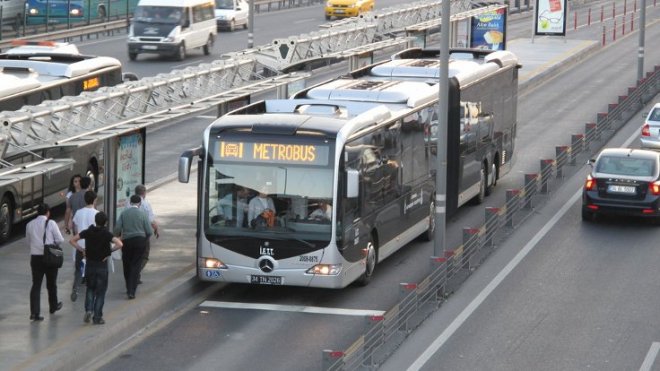 Metrobüste oturmanın tek yolu 5