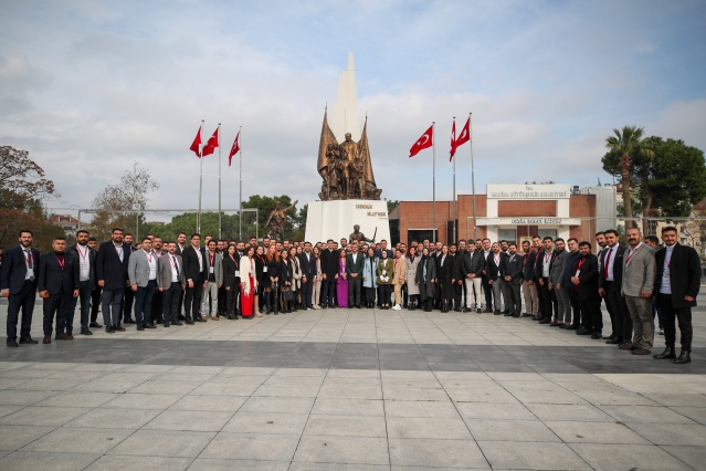 Cumhuriyet Halk Partisi Genel Başkanı Özgür Özel, Manisa’da düzenlenen CHP Gençlik Kolları İl Başkanları Toplantısında konuştu. 9