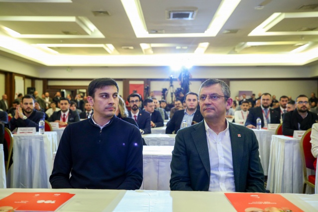 Cumhuriyet Halk Partisi Genel Başkanı Özgür Özel, Manisa’da düzenlenen CHP Gençlik Kolları İl Başkanları Toplantısında konuştu. 1