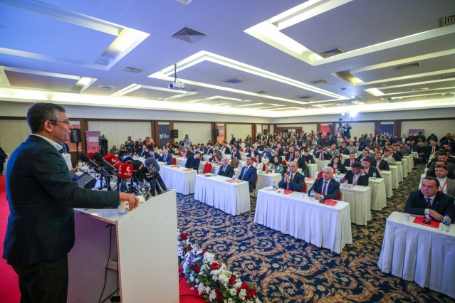 Cumhuriyet Halk Partisi Genel Başkanı Özgür Özel, Manisa’da düzenlenen CHP Gençlik Kolları İl Başkanları Toplantısında konuştu. 6