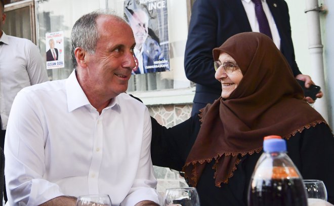 CHP'nin Cumhurbaşkanı Adayı Muharrem İnce, iftar yemeğinde 10