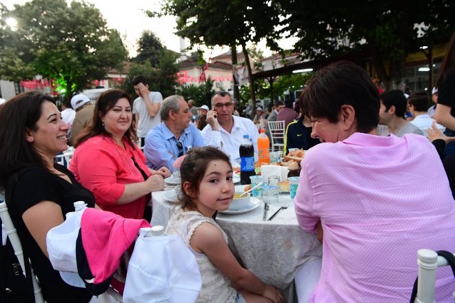 CHP'nin Cumhurbaşkanı Adayı Muharrem İnce, iftar yemeğinde 15