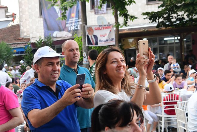 CHP'nin Cumhurbaşkanı Adayı Muharrem İnce, iftar yemeğinde 12