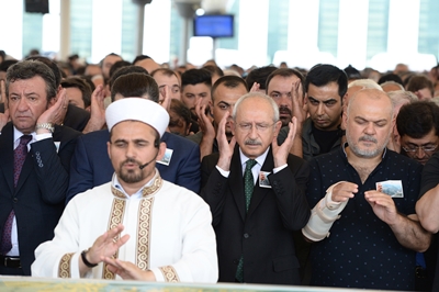 EMIN OZGUN ICIN CENAZE TORENI 15