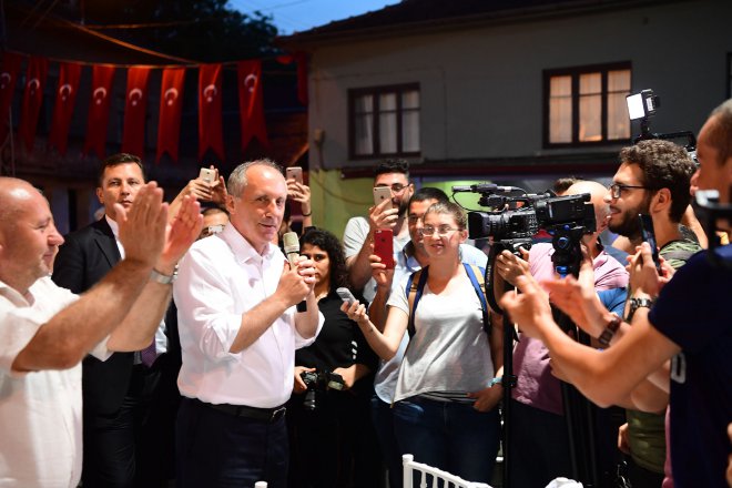 CHP'nin Cumhurbaşkanı Adayı Muharrem İnce, iftar yemeğinde 24