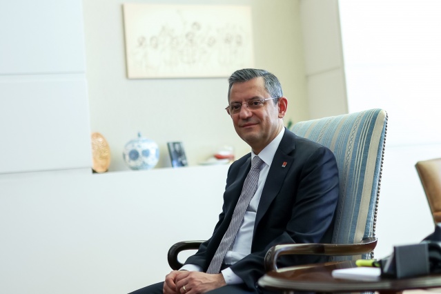 Cumhuriyet Halk Partisi Genel Başkanı Özgür Özel, KESK Eş Başkanlarını kabul etti 1