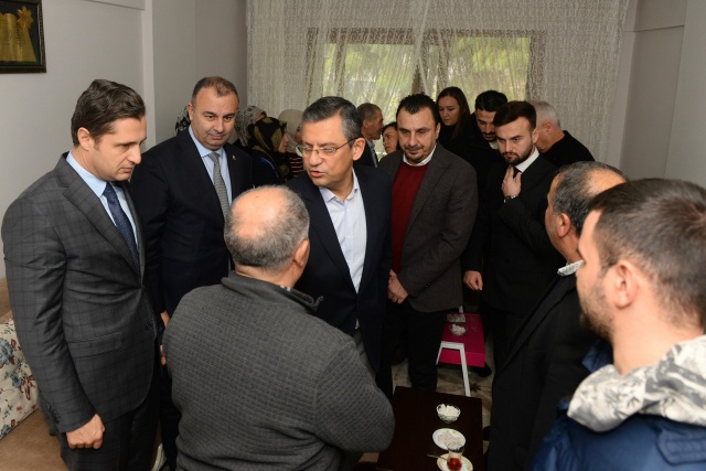 CHP GENEL BAŞKANI ÖZGÜR ÖZEL’DEN ŞEHİT BUDAK’IN AİLESİNE TAZİYE ZİYARETİ 2